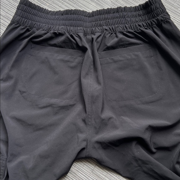 Athleta Women's Black Ankle Cargo Pants Size 2 - Picture 4 of 6